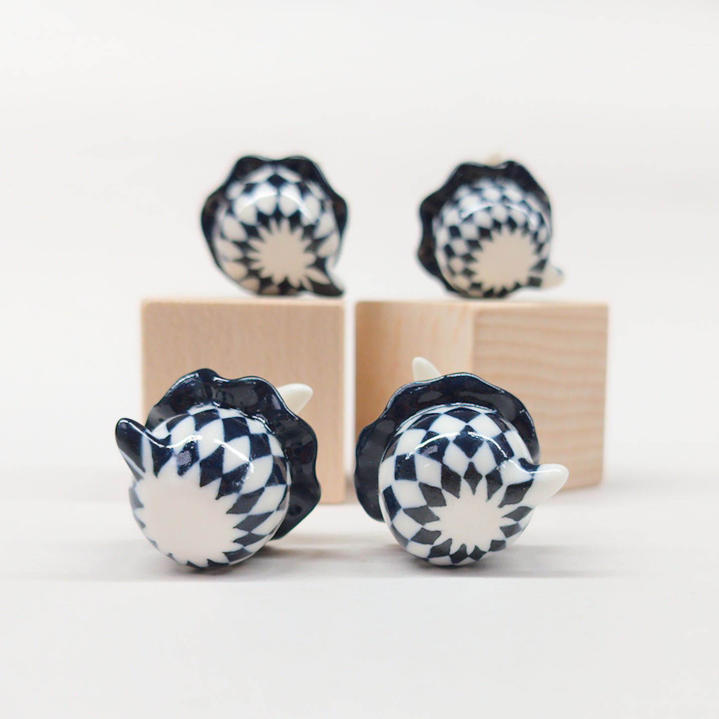 goatPIERROT Ceramic Art Toy [Arlecchimiao in Black and White, 3.75 cm tall, listed individually]