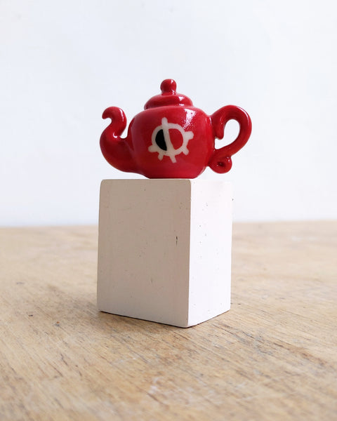 goatPIERROT Ceramic Art Toy [Red Teapot with Eyes]