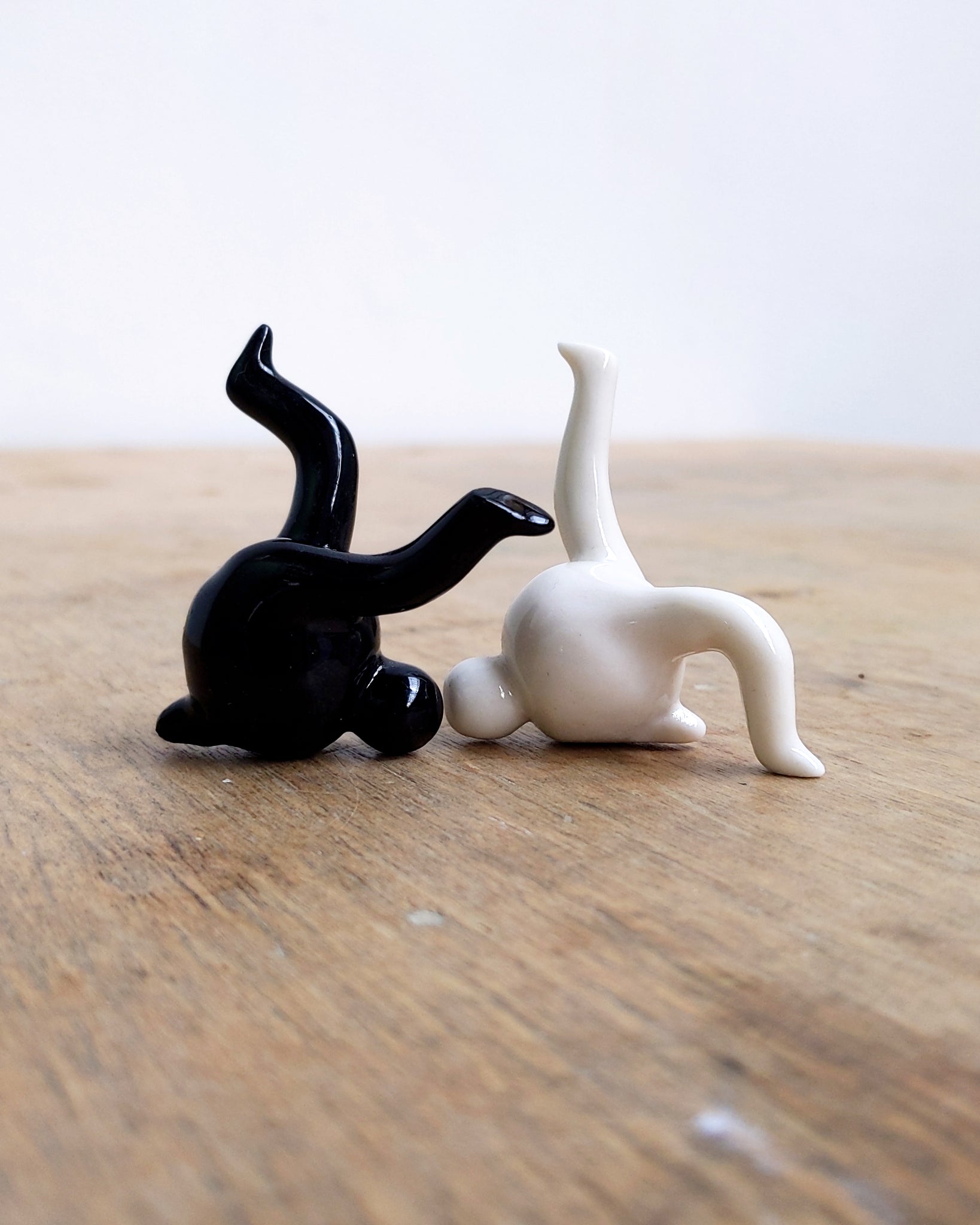 goatPIERROT Ceramic Art Toy [Black and White Tinybirdman Duo, Laid Back]