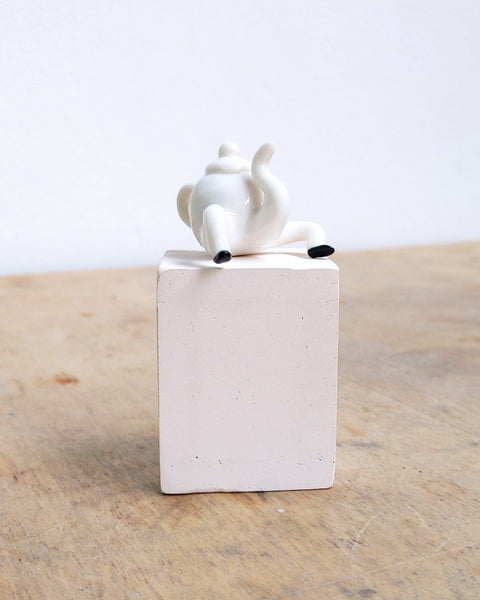 goatPIERROT Ceramic Art Toy [White Teapoot with Black Slippers, Second]