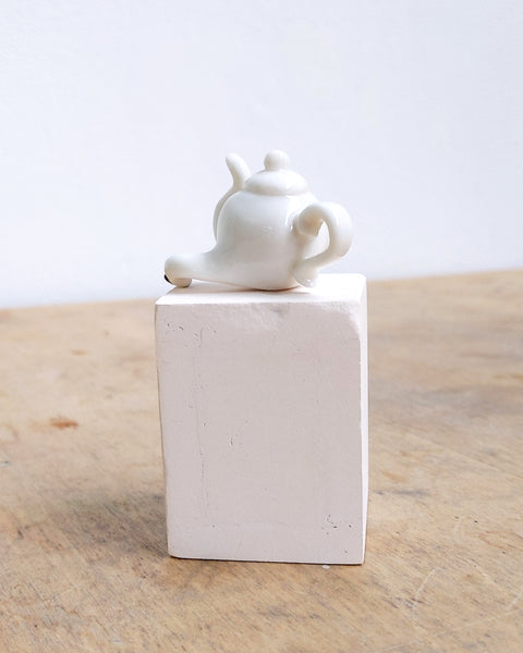 goatPIERROT Ceramic Art Toy [White Teapoot with Black Slippers, Second]