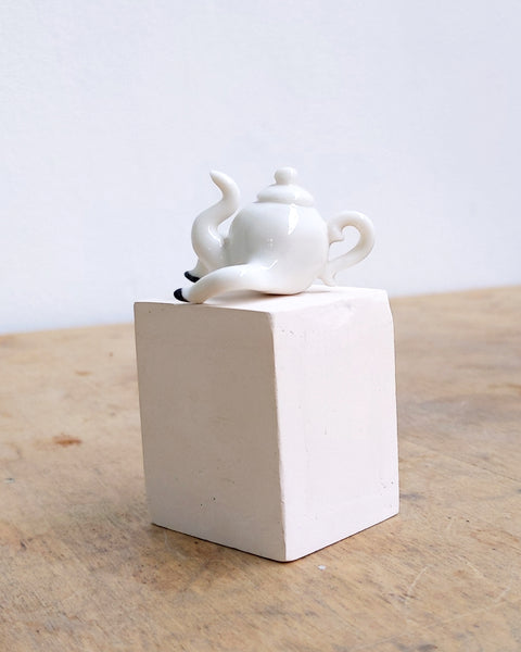 goatPIERROT Ceramic Art Toy [White Teapoot with Black Slippers, Second]