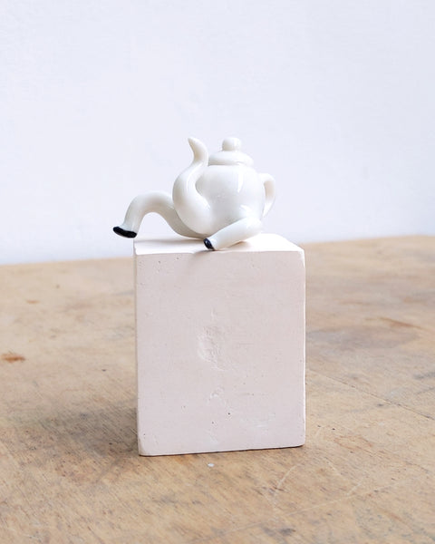 goatPIERROT Ceramic Art Toy [White Teapoot with Black Slippers, Second]