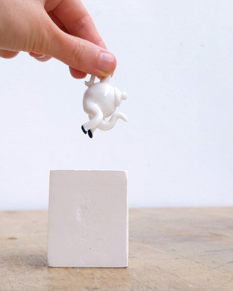 goatPIERROT Ceramic Art Toy [White Teapoot with Black Slippers, Second]