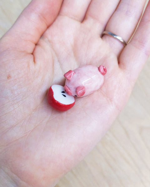 goatPIERROT Ceramic Art Toy [Jellybean Pig with Sliced Apple]