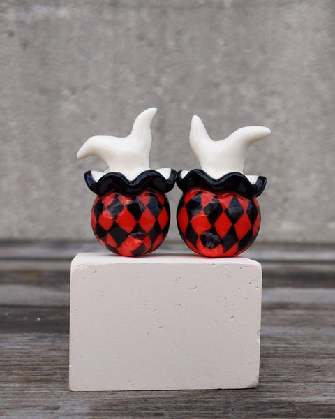 goatPIERROT Ceramic Art Toy [25.007+008: Arlecchimiao Duo in Red and Black, Set of Two]