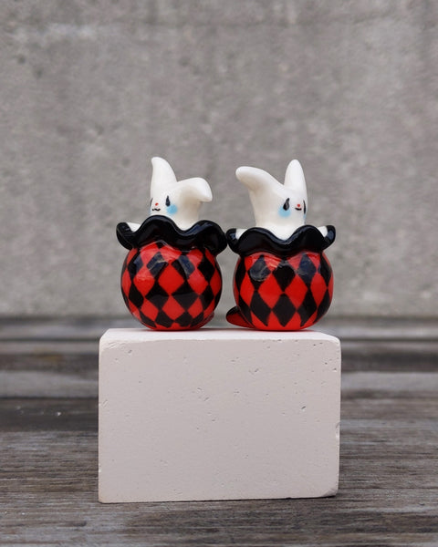 goatPIERROT Ceramic Art Toy [25.007+008: Arlecchimiao Duo in Red and Black, Set of Two]