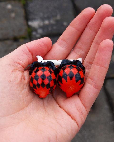 goatPIERROT Ceramic Art Toy [25.007+008: Arlecchimiao Duo in Red and Black, Set of Two]