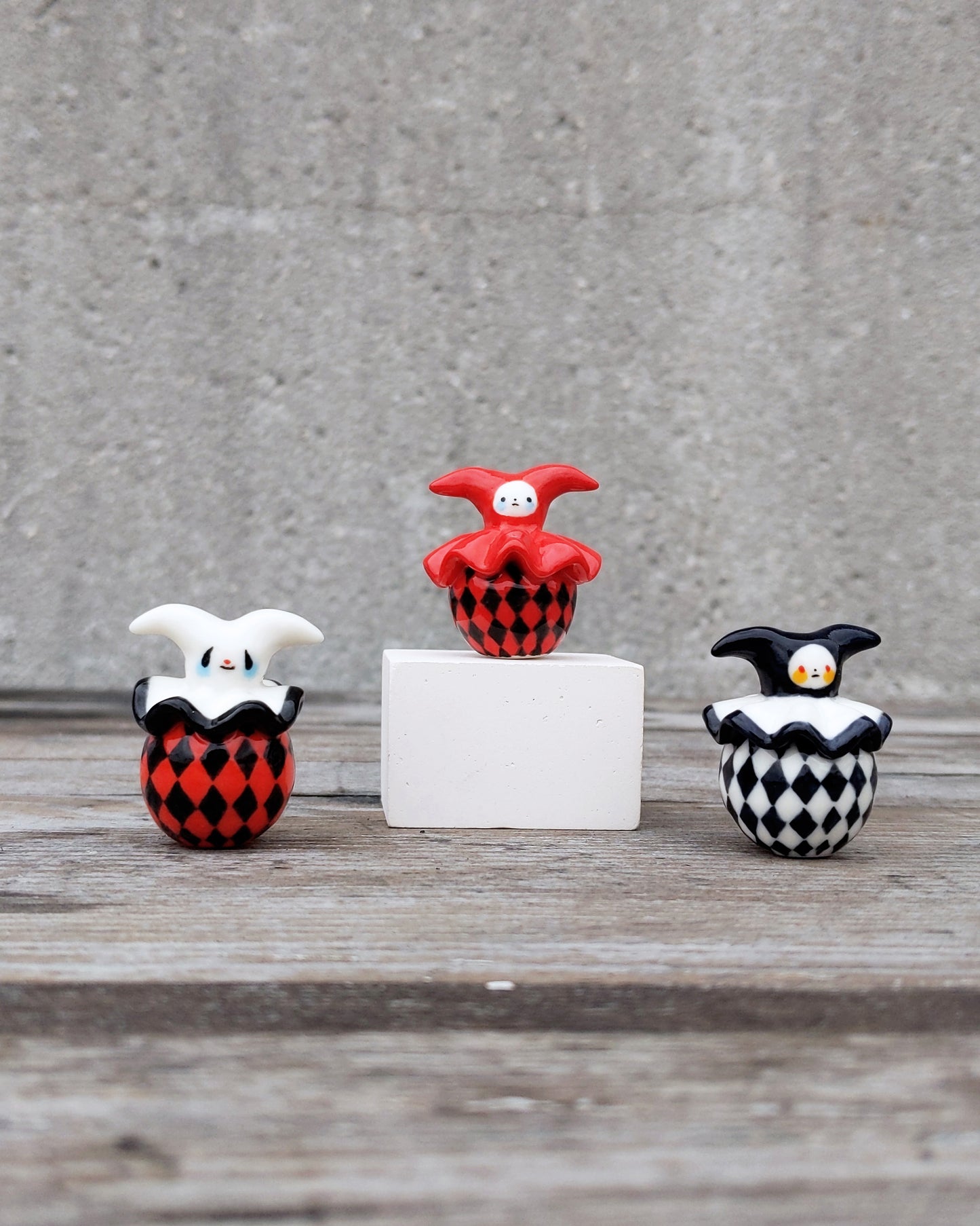 goatPIERROT Ceramic Art Toy [25.021: Arlecchimiao in Red and Black]