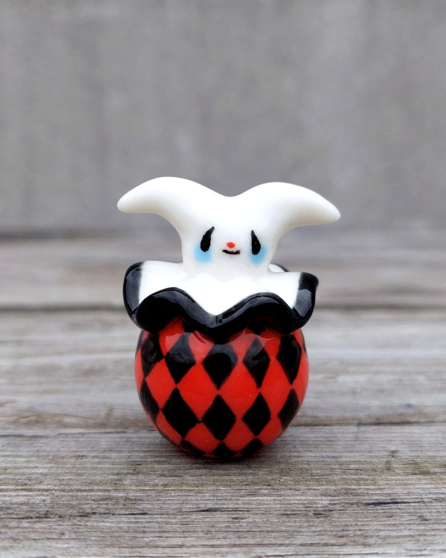 goatPIERROT Ceramic Art Toy [25.021: Arlecchimiao in Red and Black]