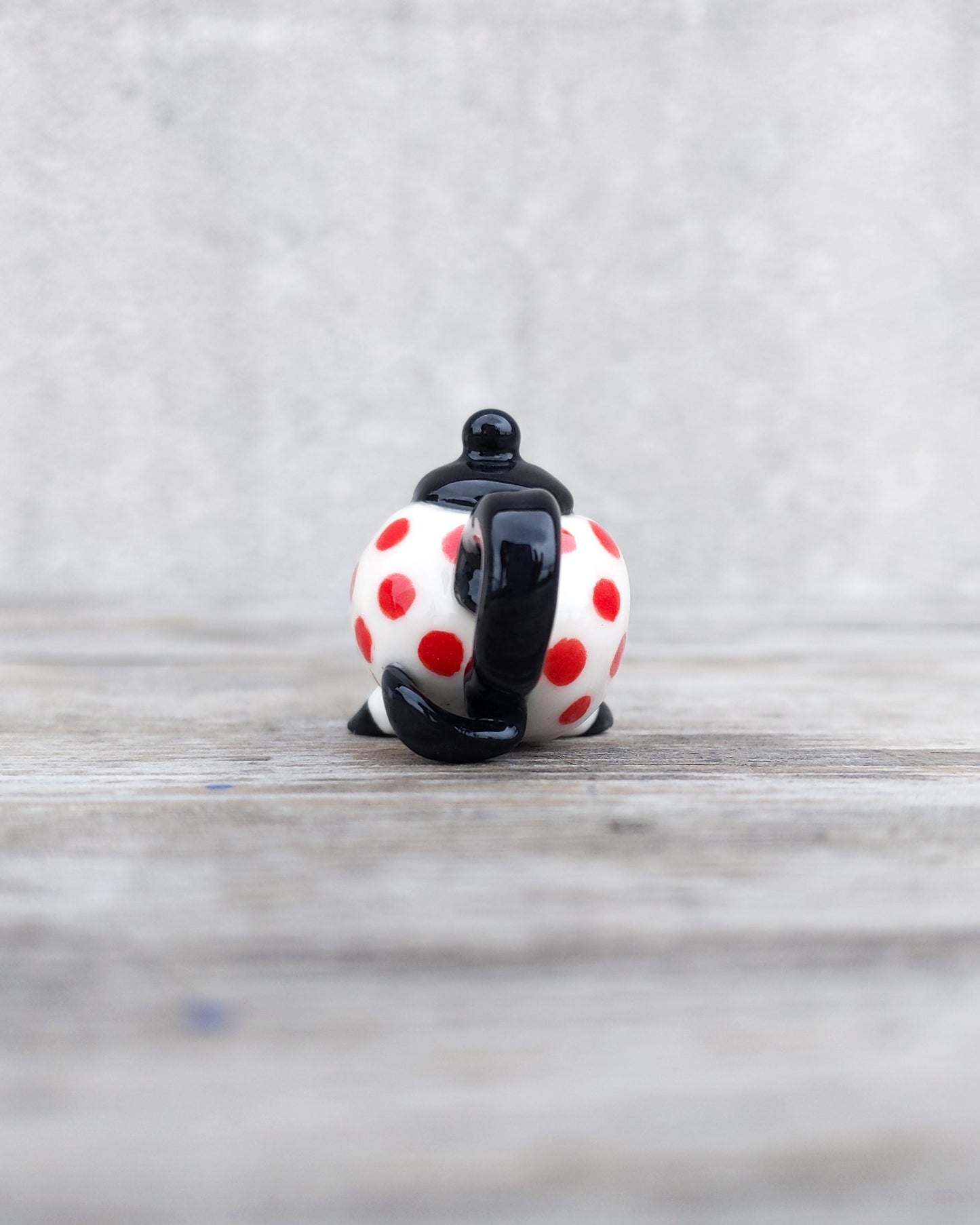 goatPIERROT Ceramic Art Toy [25.039: Teahorse in Black and Red]