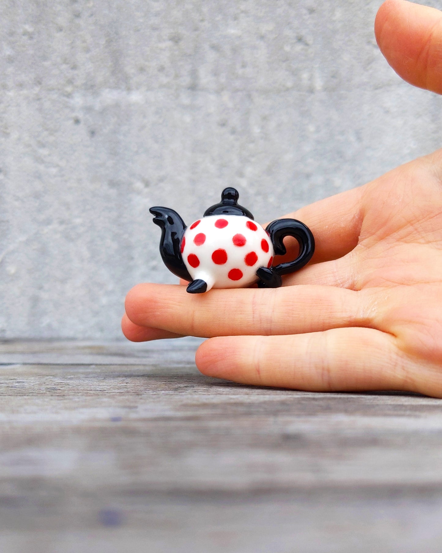 goatPIERROT Ceramic Art Toy [25.039: Teahorse in Black and Red]
