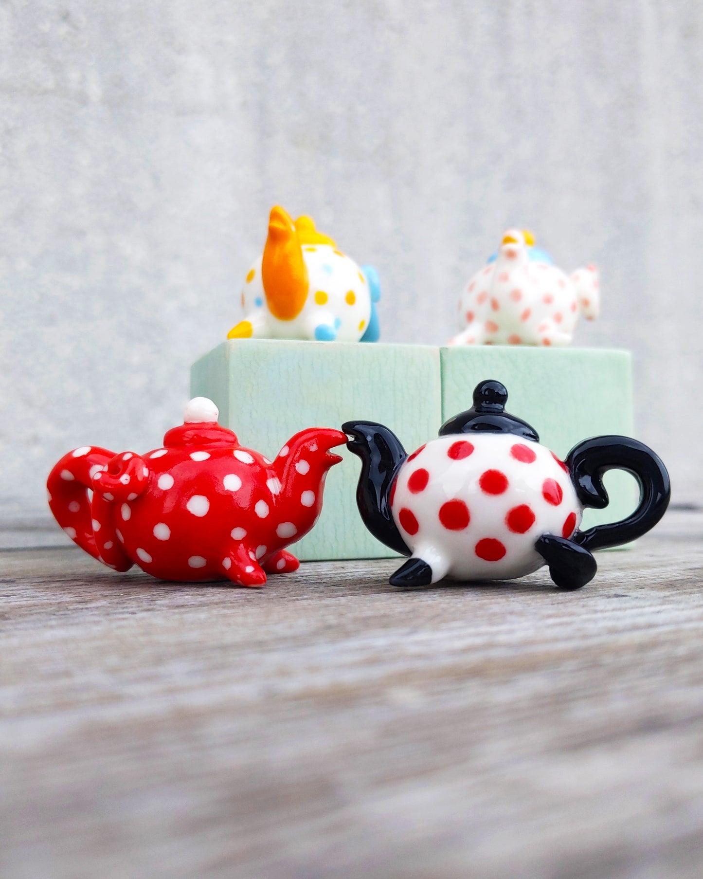 goatPIERROT Ceramic Art Toy [25.039: Teahorse in Black and Red]