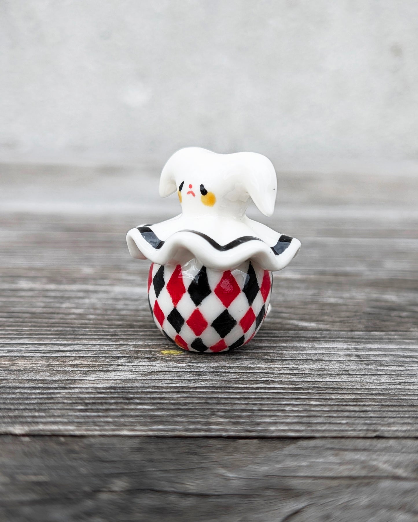goatPIERROT Ceramic Art Toy [Arlecchimiao in Red and Black, 3.75 cm tall]