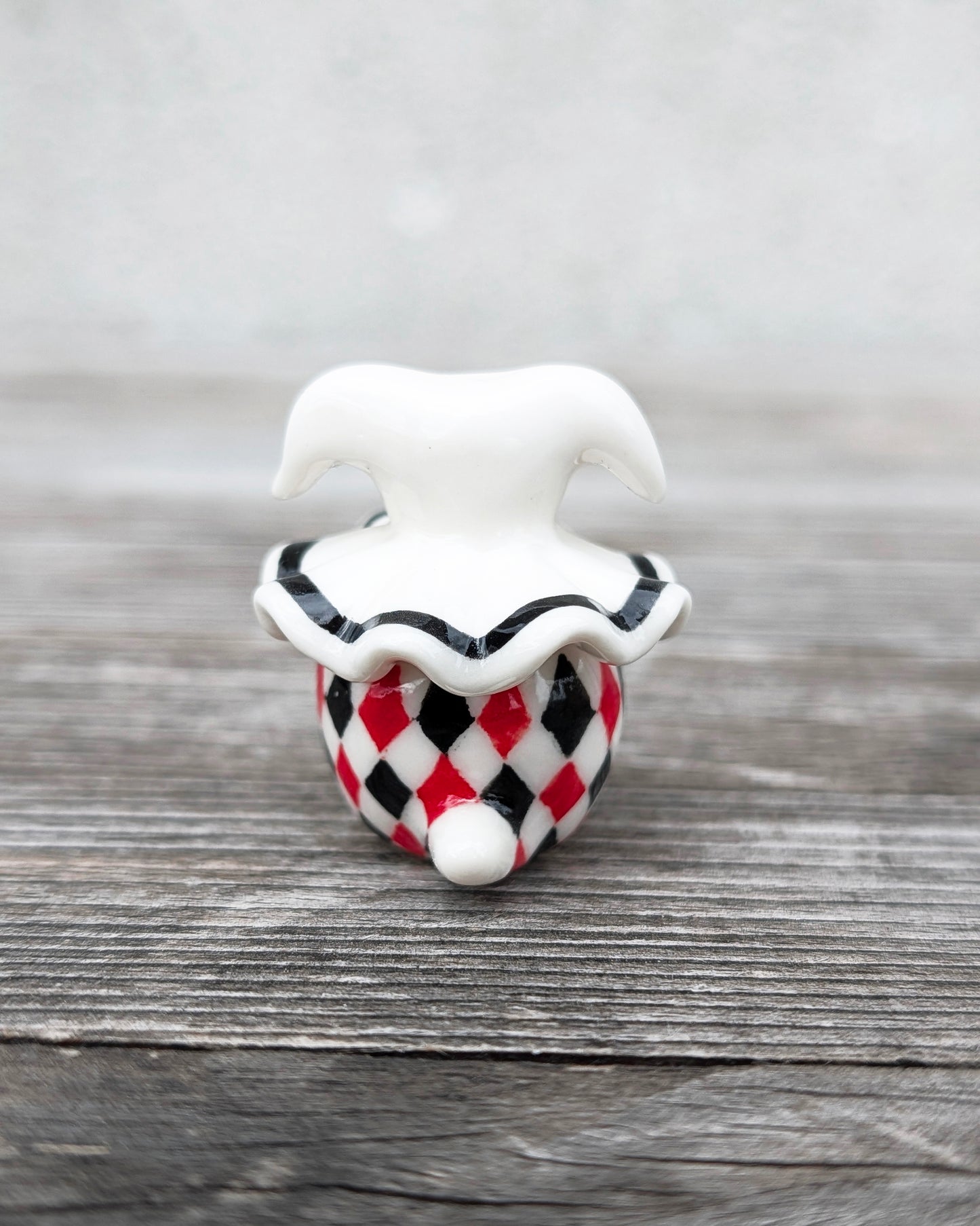 goatPIERROT Ceramic Art Toy [Arlecchimiao in Red and Black, 3.75 cm tall]