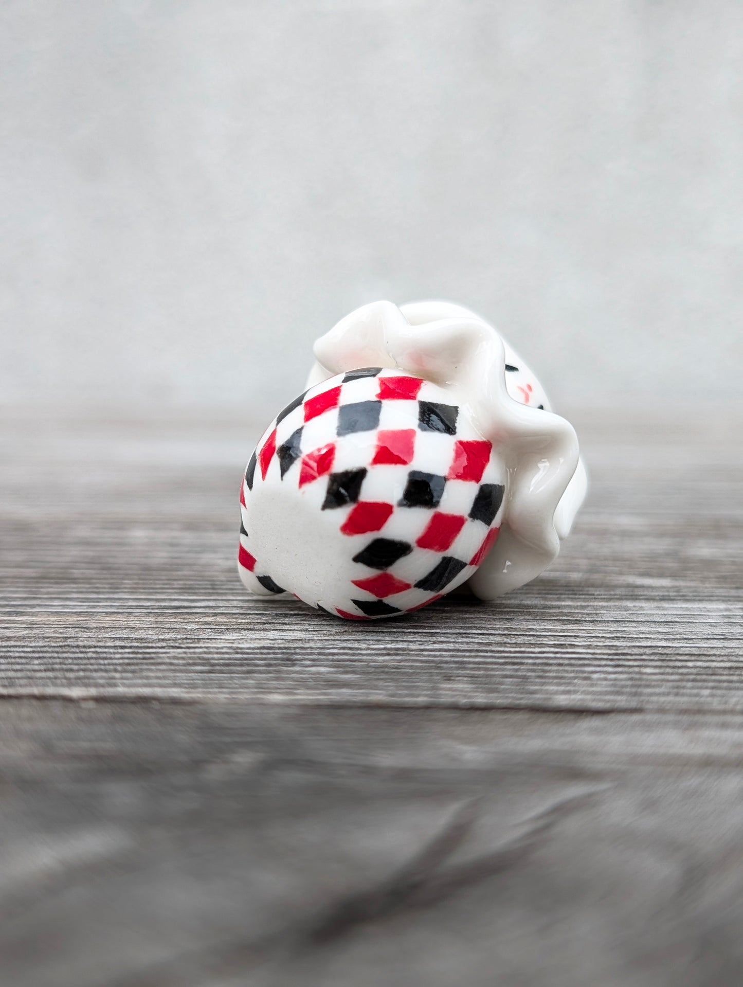 goatPIERROT Ceramic Art Toy [Arlecchimiao in Red and Black, 3.75 cm tall]