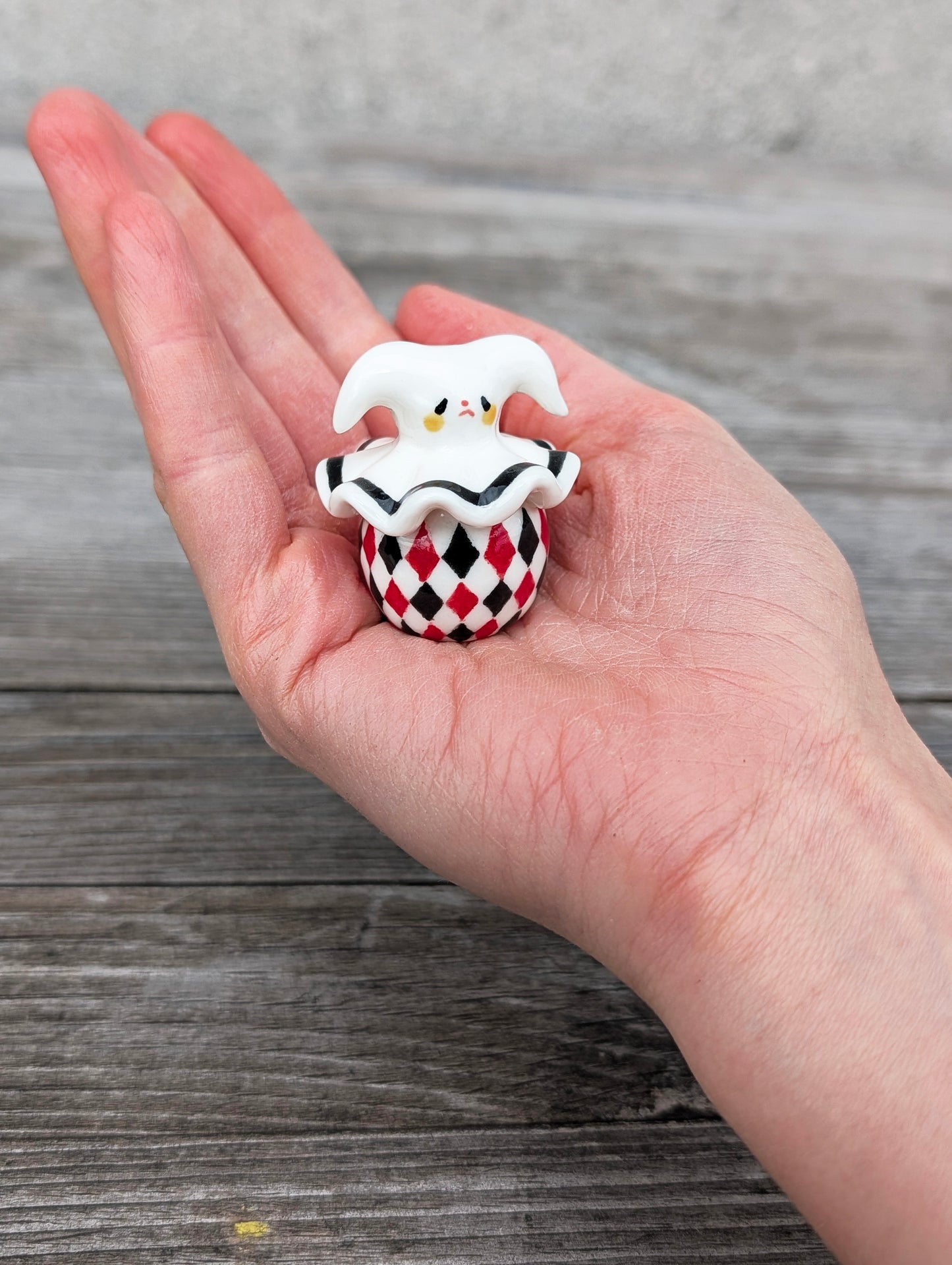 goatPIERROT Ceramic Art Toy [Arlecchimiao in Red and Black, 3.75 cm tall]