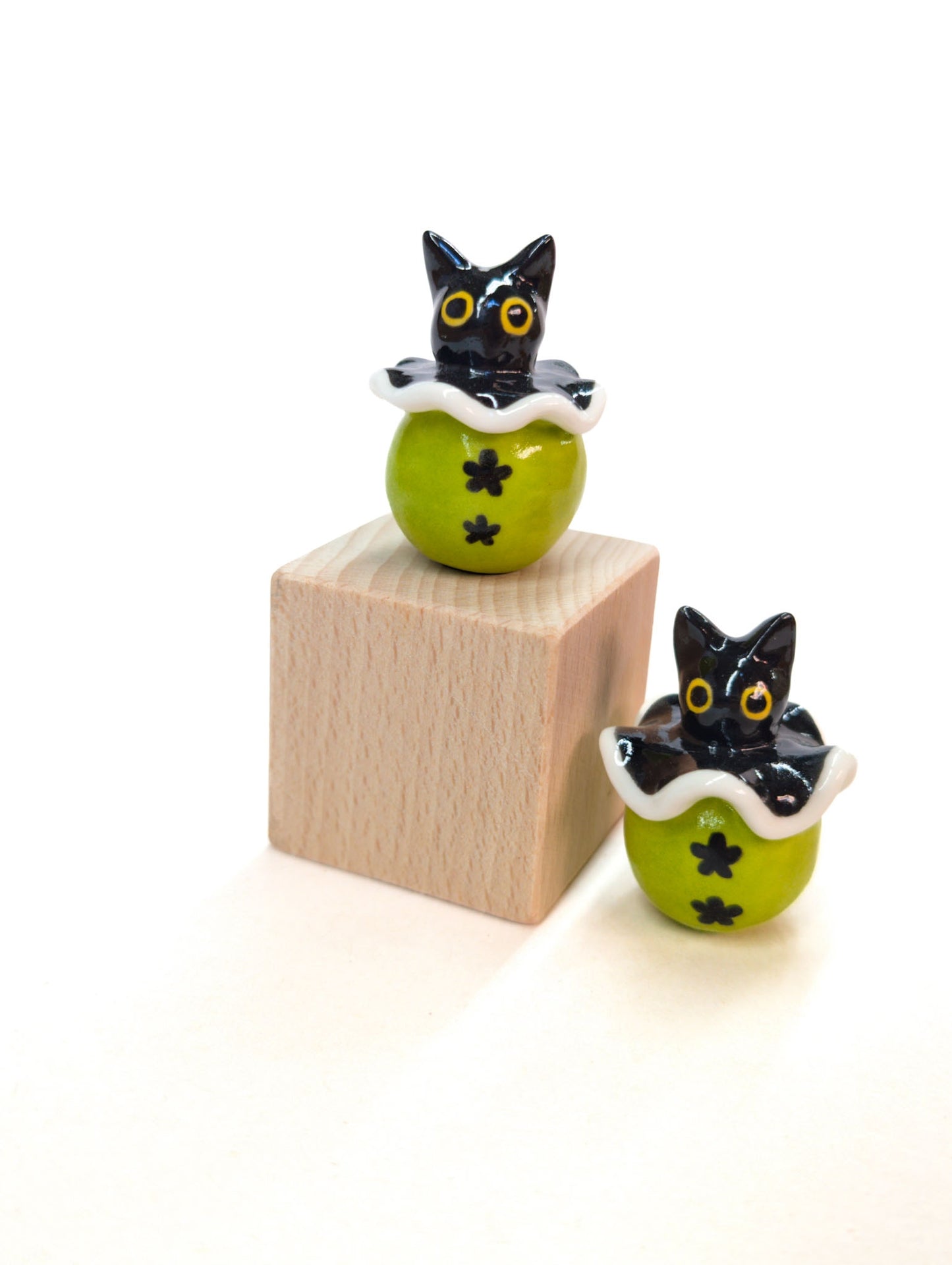 goatPIERROT Ceramic Art Toy [Cat Pierrot Birbauble in Black and Green]