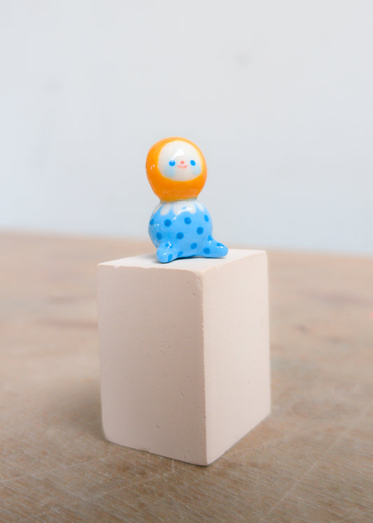 goatPIERROT Ceramic Art Toy 26.09.09 [Chamomile Bobblenubbin with Blue Polka Dots, 3 cm tall]