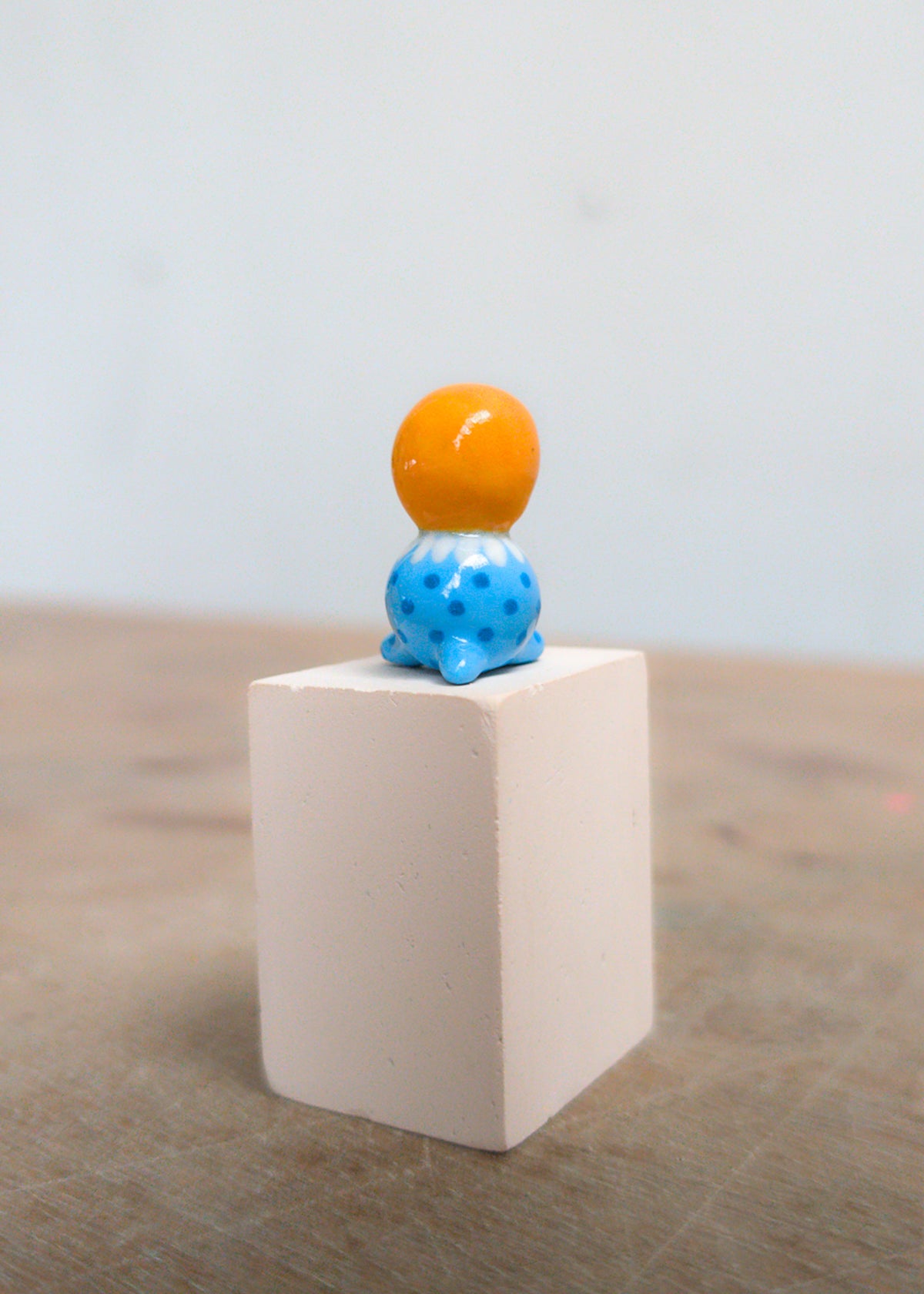 goatPIERROT Ceramic Art Toy 26.09.09 [Chamomile Bobblenubbin with Blue Polka Dots, 3 cm tall]