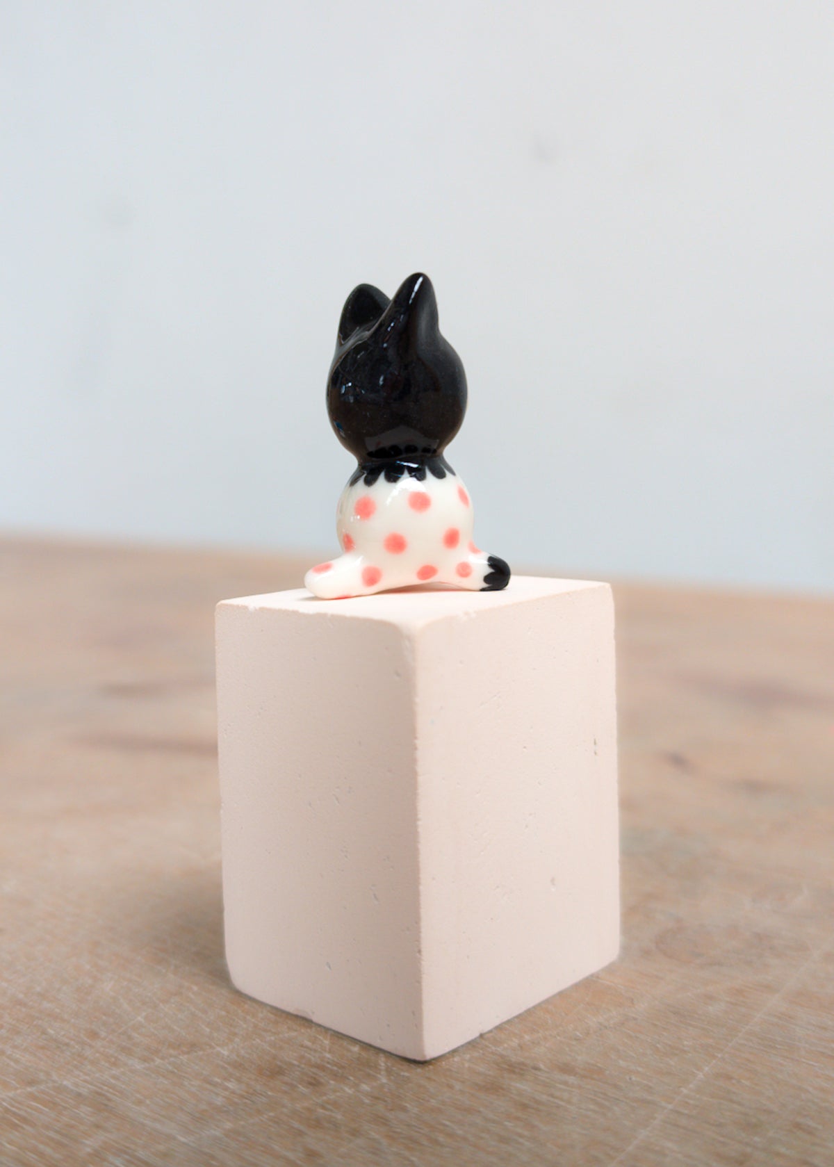 goatPIERROT Ceramic Art Toy 26.09.07 [Fox Bobblenubbin in Black Scallop with Pink Polka Dots, 3.5 cm tall]