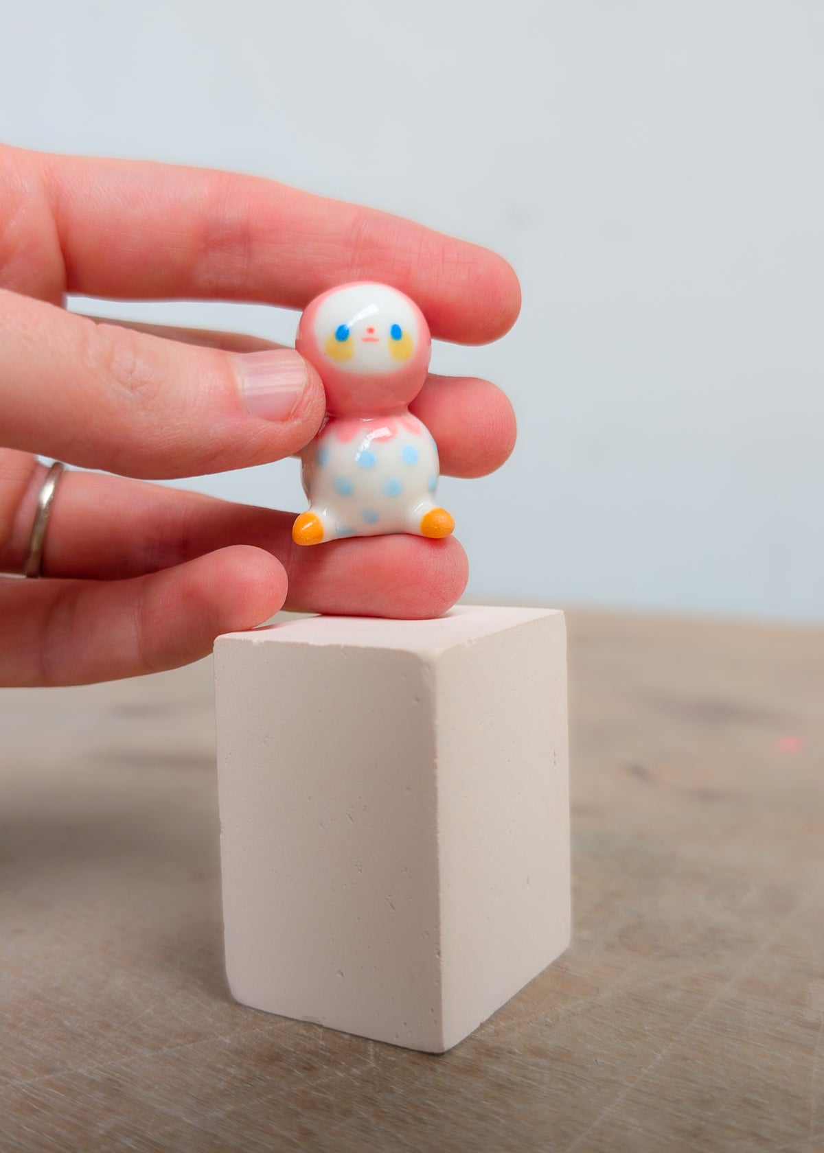 goatPIERROT Ceramic Art Toy 26.09.11 [Pink Flower Bobblenubbin with Blue Polka Dots, 3cm tall]