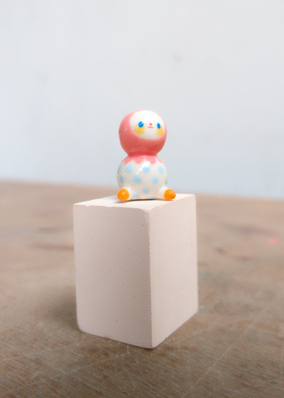 goatPIERROT Ceramic Art Toy 26.09.11 [Pink Flower Bobblenubbin with Blue Polka Dots, 3cm tall]