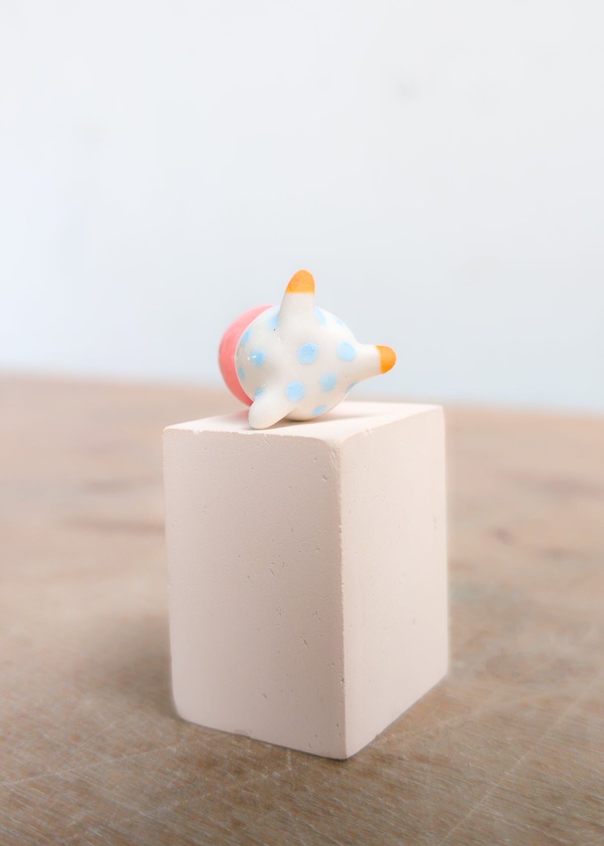 goatPIERROT Ceramic Art Toy 26.09.11 [Pink Flower Bobblenubbin with Blue Polka Dots, 3cm tall]