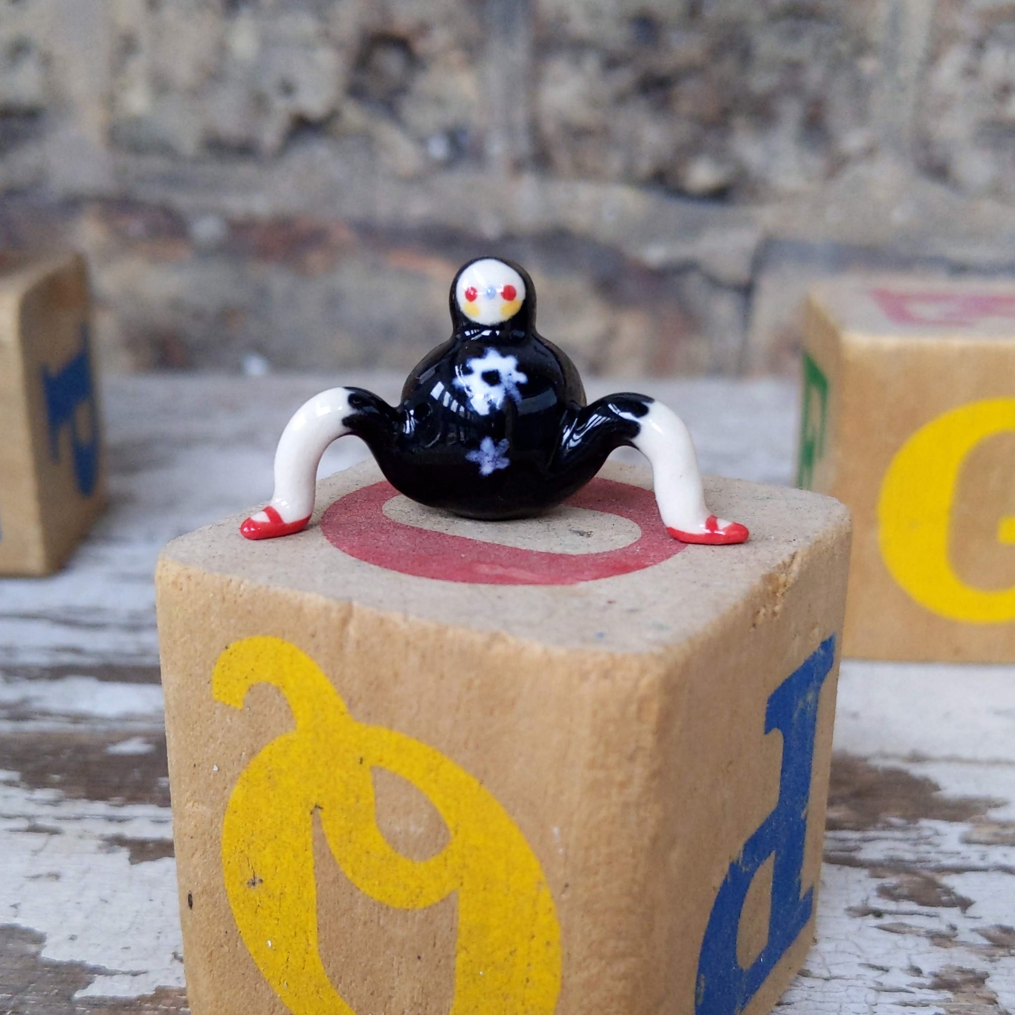 Tinybirdman Ceramic Art Toy [Special Fashion #6: Lacey Daisy Jumper]