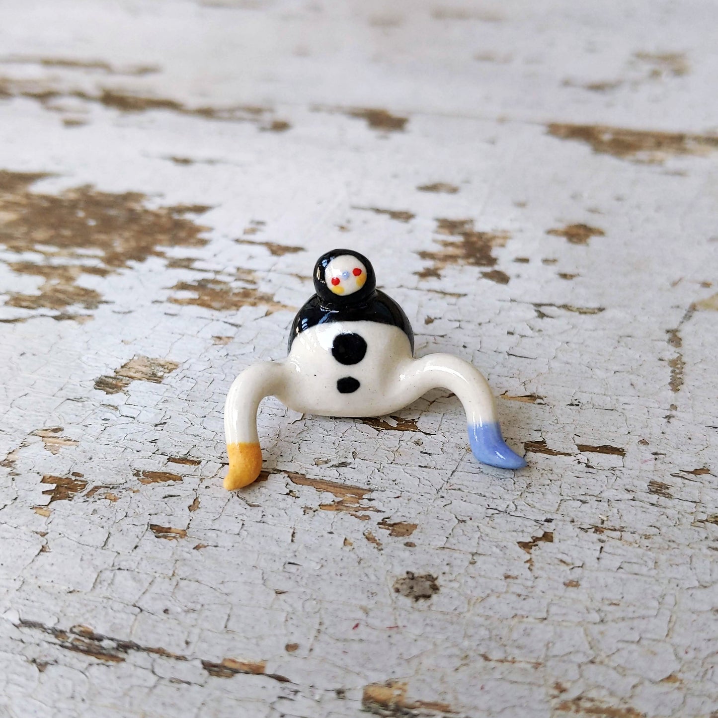 Tinybirdman Ceramic Art Toy [Knees Up]