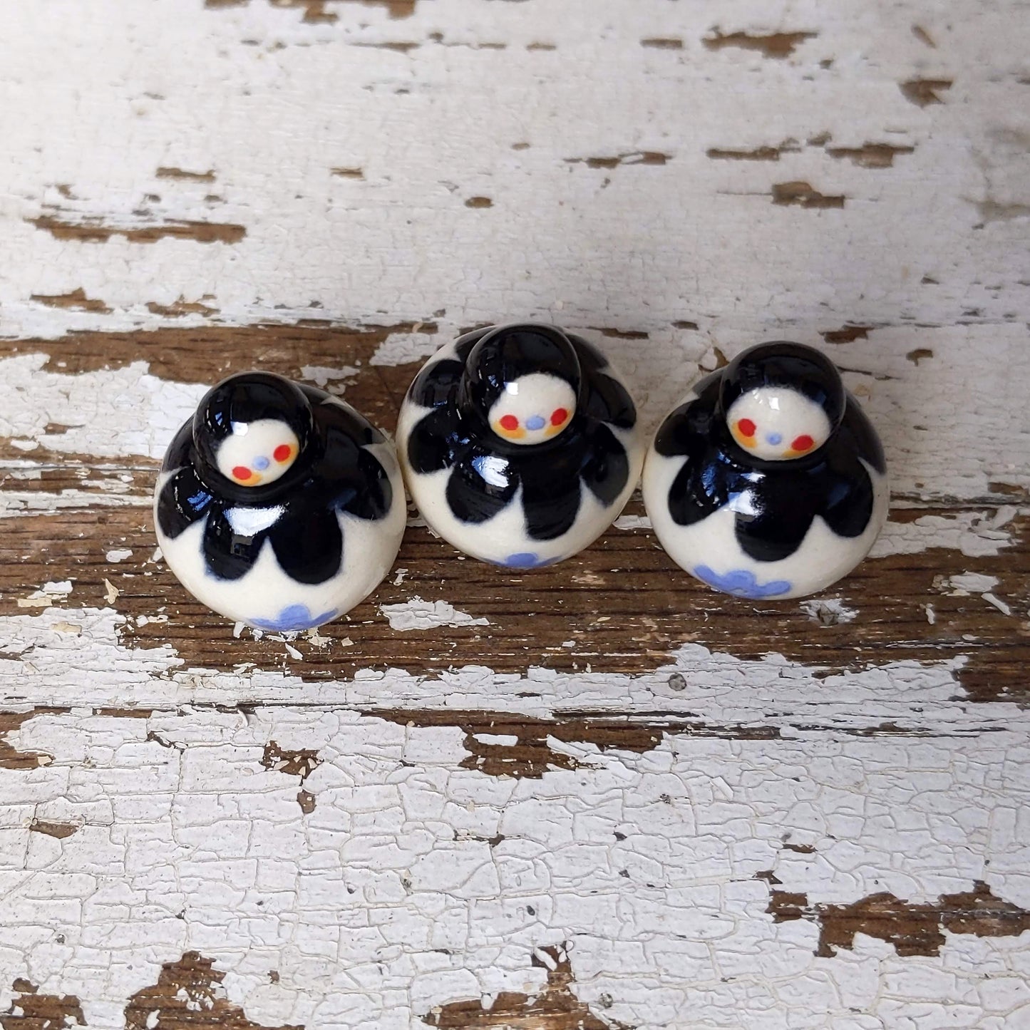 Birbauble Ceramic Art Toy [Black and Blue Flower]