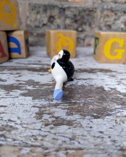 Tinybirdman Ceramic Art Toy [Tinybirdman, Gumball-Sized Body, Left Knee Up]