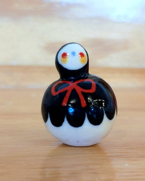 Birbauble Ceramic Art Toy [BB22.006 Black Scallop with Red Bow]
