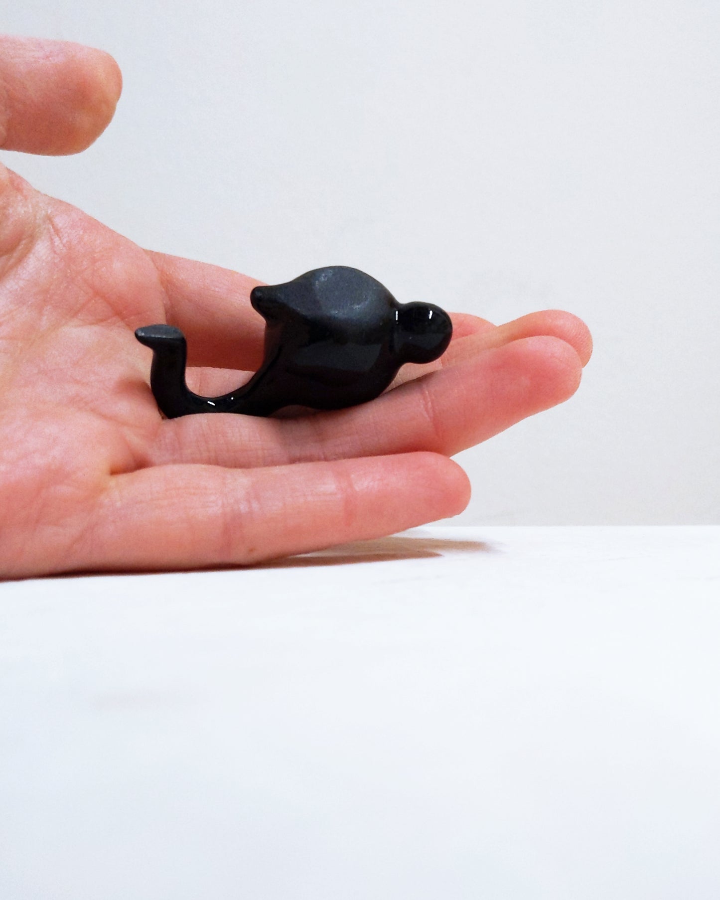 Tinybirdman Ceramic Art Toy [22.100: Glossy Black Mini]